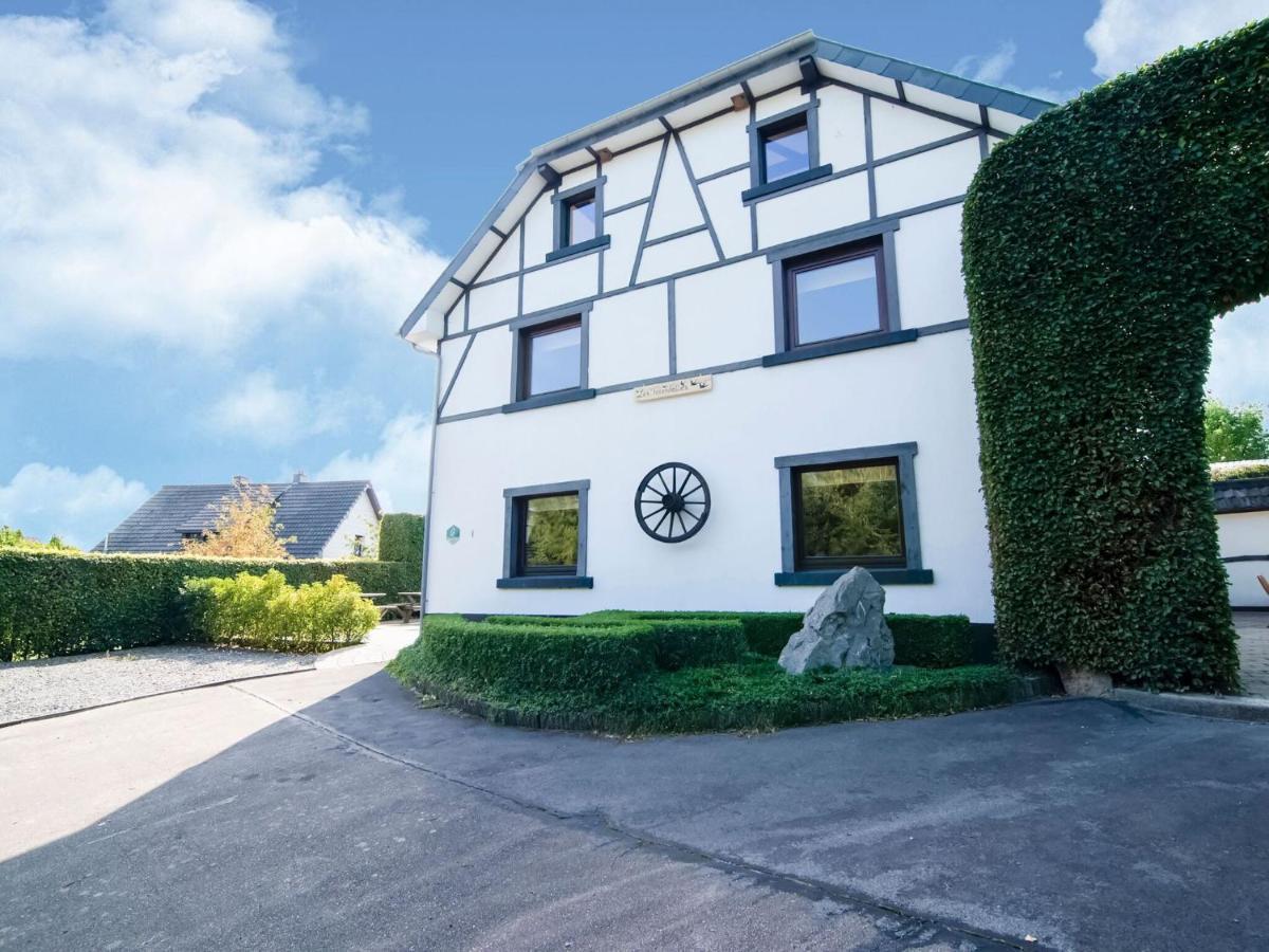 Spacious Holiday Home in Malmedy near Nature Parc High Venn Habitación foto